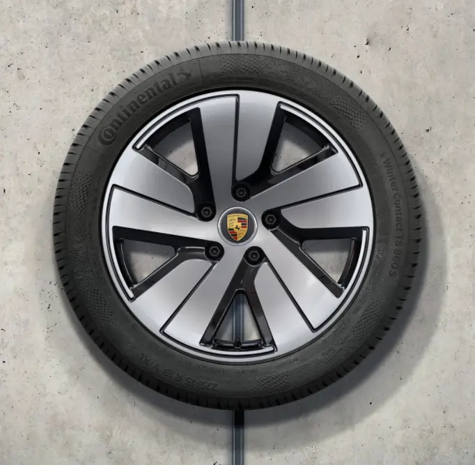 19" Taycan "Taycan S Aero" Winter Set - Silver/Black 1
