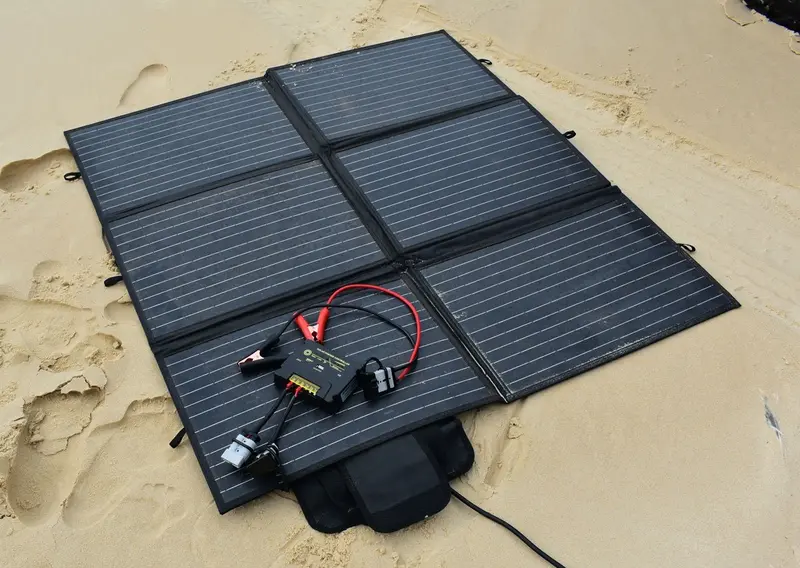 200W Folding Solar Panel Kit – Monocrystalline With Mppt Regulator 1