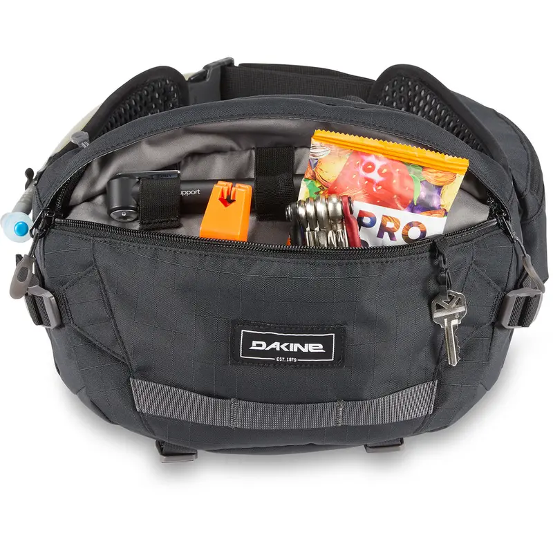 Dakine Hot Laps Bike Waist Bag 5L, 2 Litre Bladder. 3