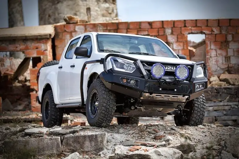 Full Bull Bar Isuzu D-Max 2Nd Generation 2017-2020 Complete With Winch Mount And Fog Light Inserts 1