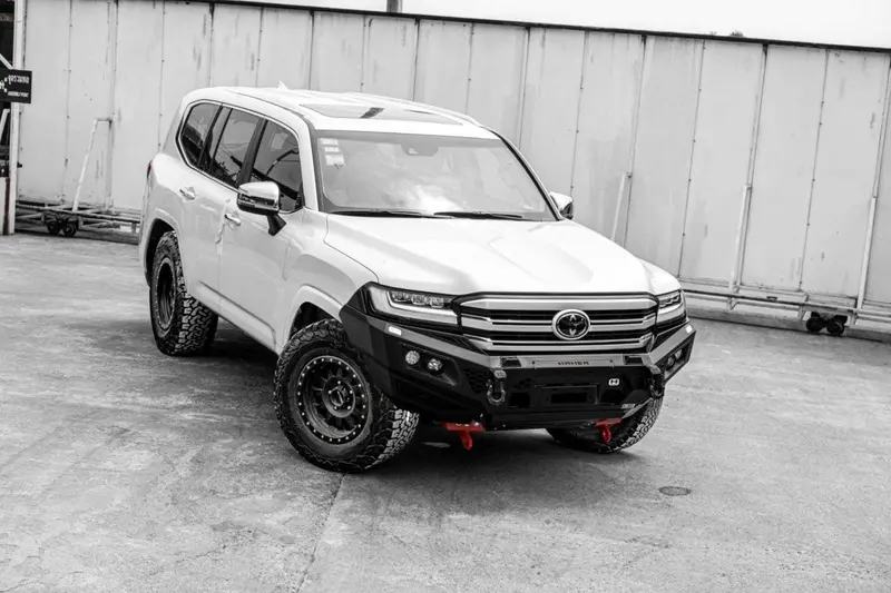 Hamer Toyota Landcruiser 300 Series 2021-Present Bull Bar King Series (Incl. Rated Recovery Points) 1