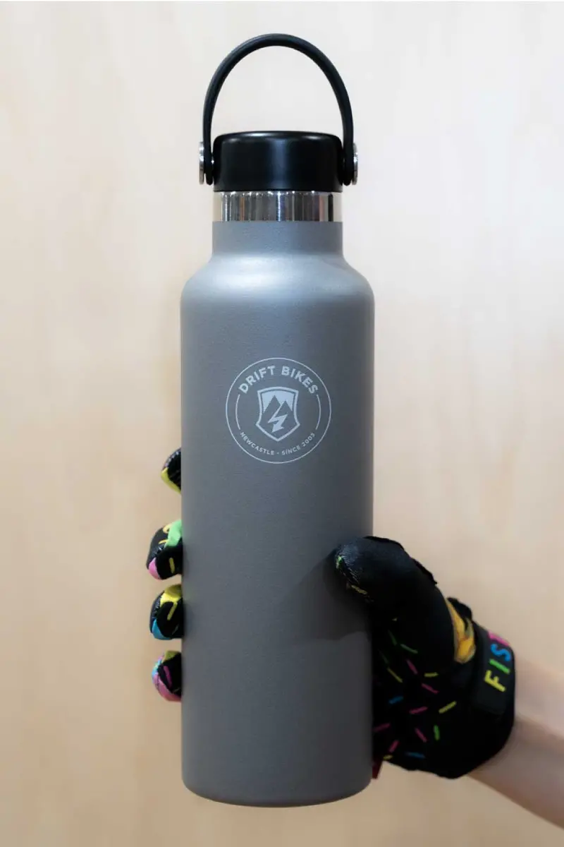 Hydro Flask X Drift Bikes 21Oz (621Ml) Standard Mouth Drink Bottle Graphite 1