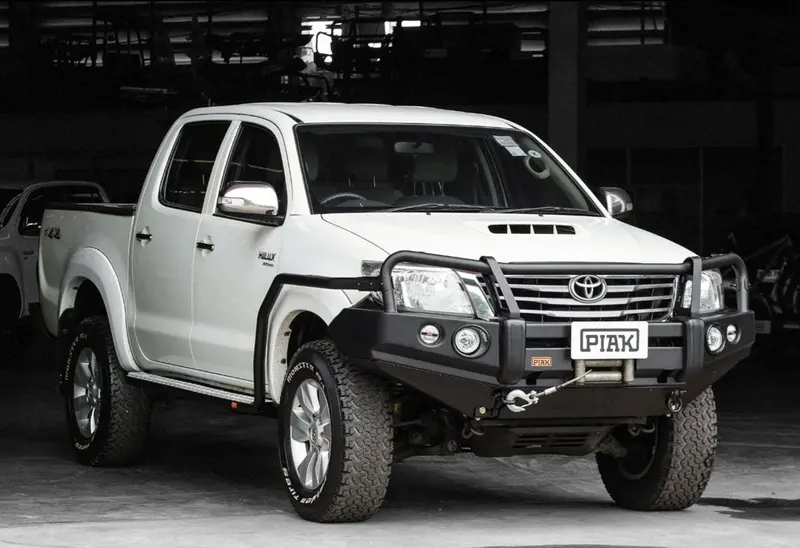 Piak 3-Loop Premium Winch Bullbar Toyota Hilux 2011-2015 1