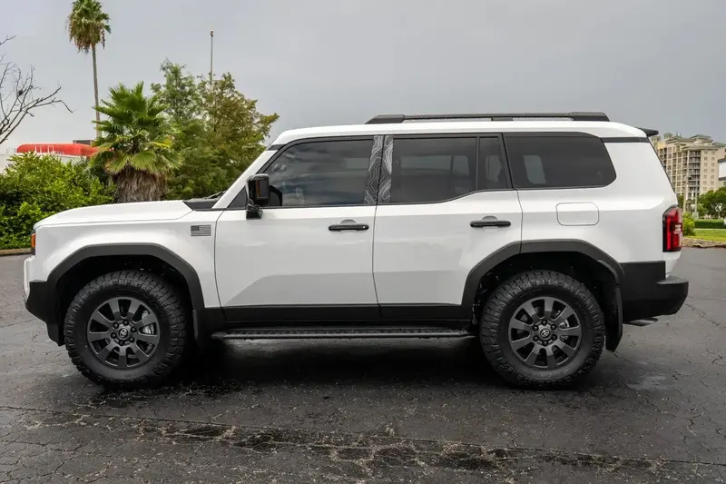 Topographic B Pillar Overlays - 2024+ Land Cruiser / Gx 550 3